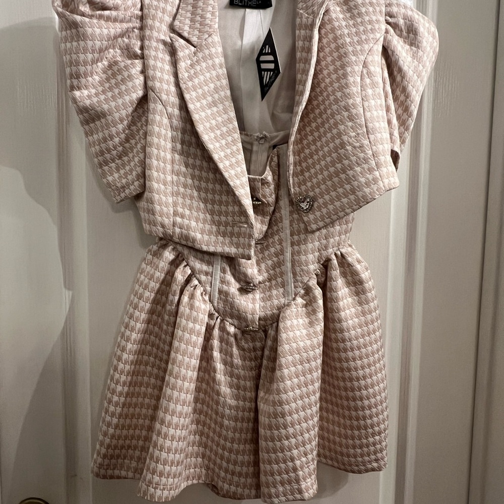 Tan Ruffled Houndstooth romper - Picture 2 of 5
